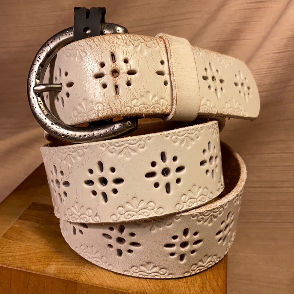 Olga Santini almost NEW laser cut leather belt